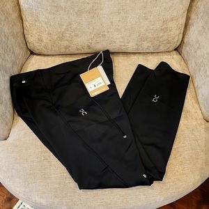 On Cloud performance ladies L tights. NWT in bag